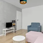Stylish With An Ideal Location Close To The By Renters