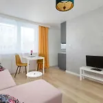 شقة Stylish With An Ideal Location Close To The By Renters غدانسك