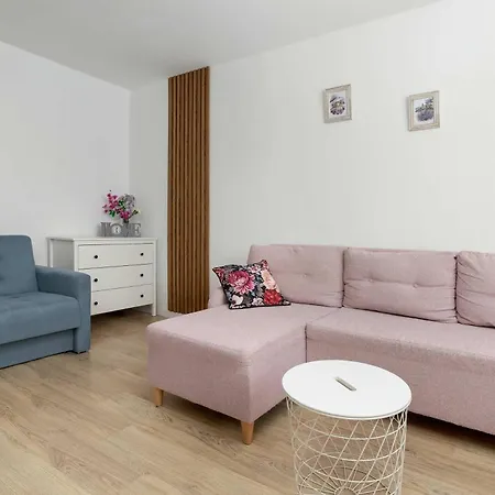 Stylish With An Ideal Location Close To The By Renters Apartamento *