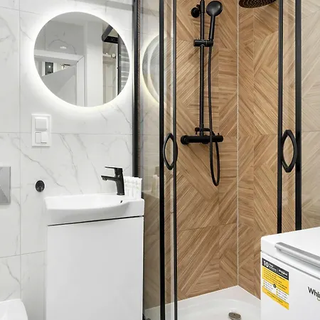 Stylish With An Ideal Location Close To The By Renters *