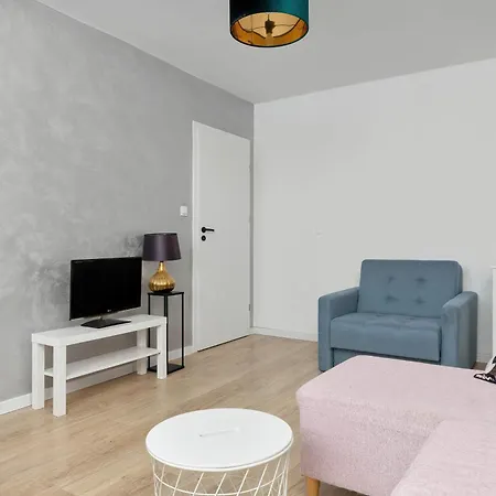 Stylish With An Ideal Location Close To The By Renters