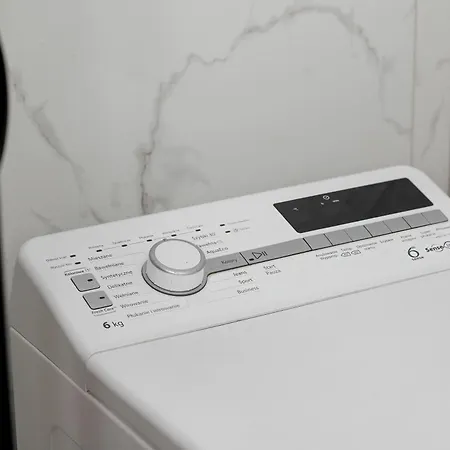 Stylish With An Ideal Location Close To The By Renters Apartamento