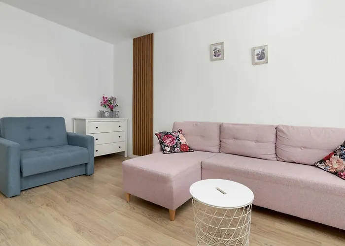 Stylish With An Ideal Location Close To The By Renters Lägenhet *