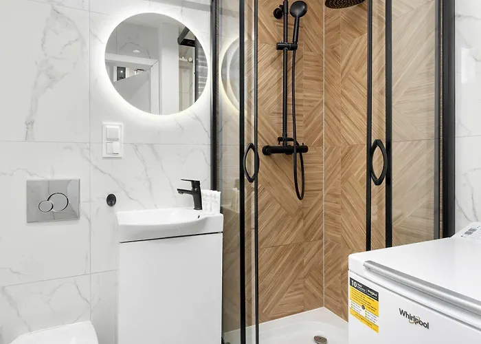 Stylish With An Ideal Location Close To The By Renters *